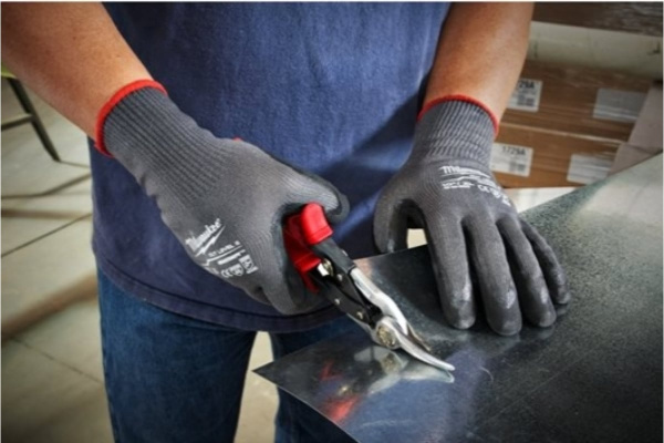 Перчатки Milwaukee с уровнем сопротивления порезам 1, размер S/7  4932479718