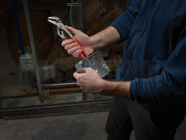 Плоскогубцы Milwaukee переставные 250мм 48226210