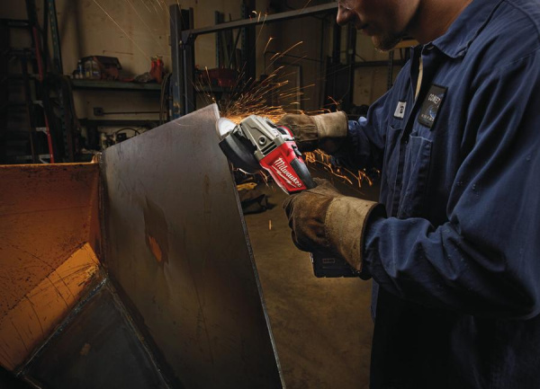 Аккумуляторная угловая шлифмашина Milwaukee M18 CAG125X-0X FUEL 4933443940