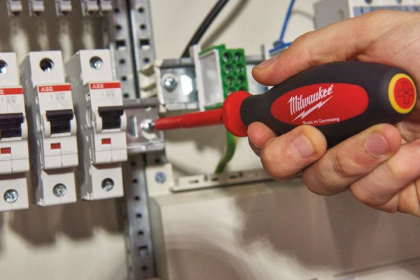 Отвертка Milwaukee  изолированая VDE PH/SL1 x80, шт