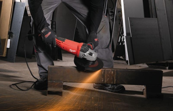 Угловая шлифмашина Milwaukee AGVK 24-230 EK DMS 4933451414