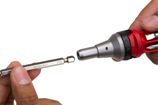 Отвертка Milwaukee  HEX с трещоткой 10 в1