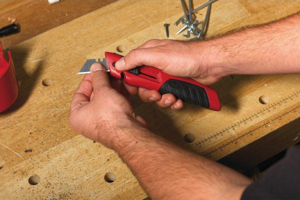 Ручной инструмент Нож м/ф выдвижной Milwaukee NEW