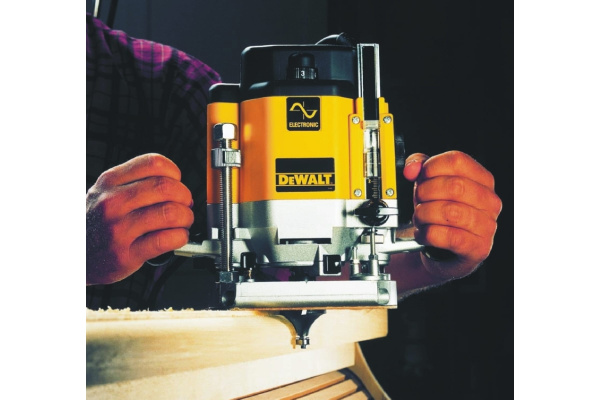 Фрезер DeWalt DWE625Е-QS в Уфе