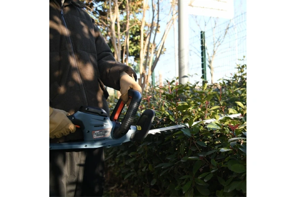 Кусторез аккумуляторный SENIX HTX2-M-EU в Екатеринбурге