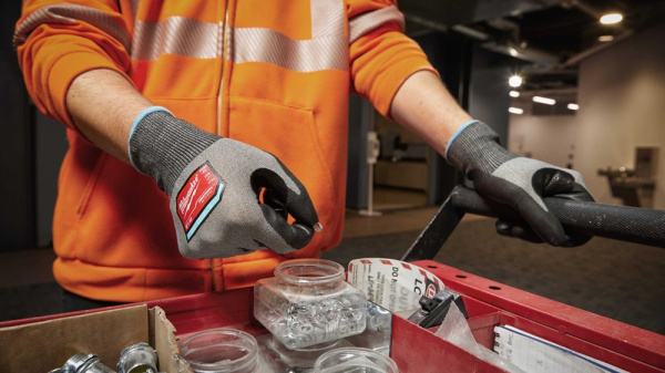 Перчатки защитные Milwaukee с уровнем сопротивления порезам 4/D Milwaukee 4/D - 9/L 4932480503