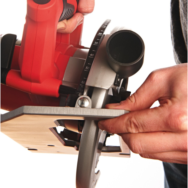 Циркулярная пила Milwaukee CS 60 4933419225