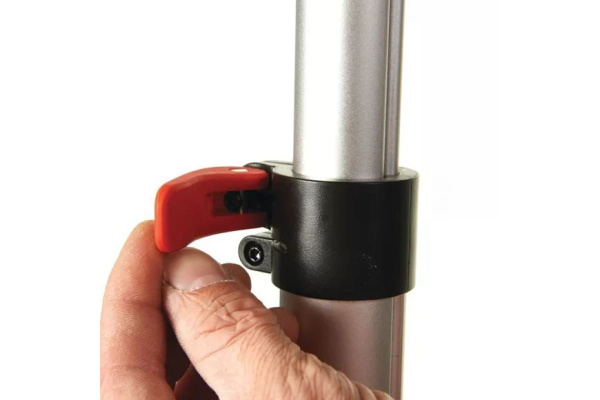 Аккумуляторная высокомощная мачта освещения с функцией зарядного устройства M18 HOSALC-0